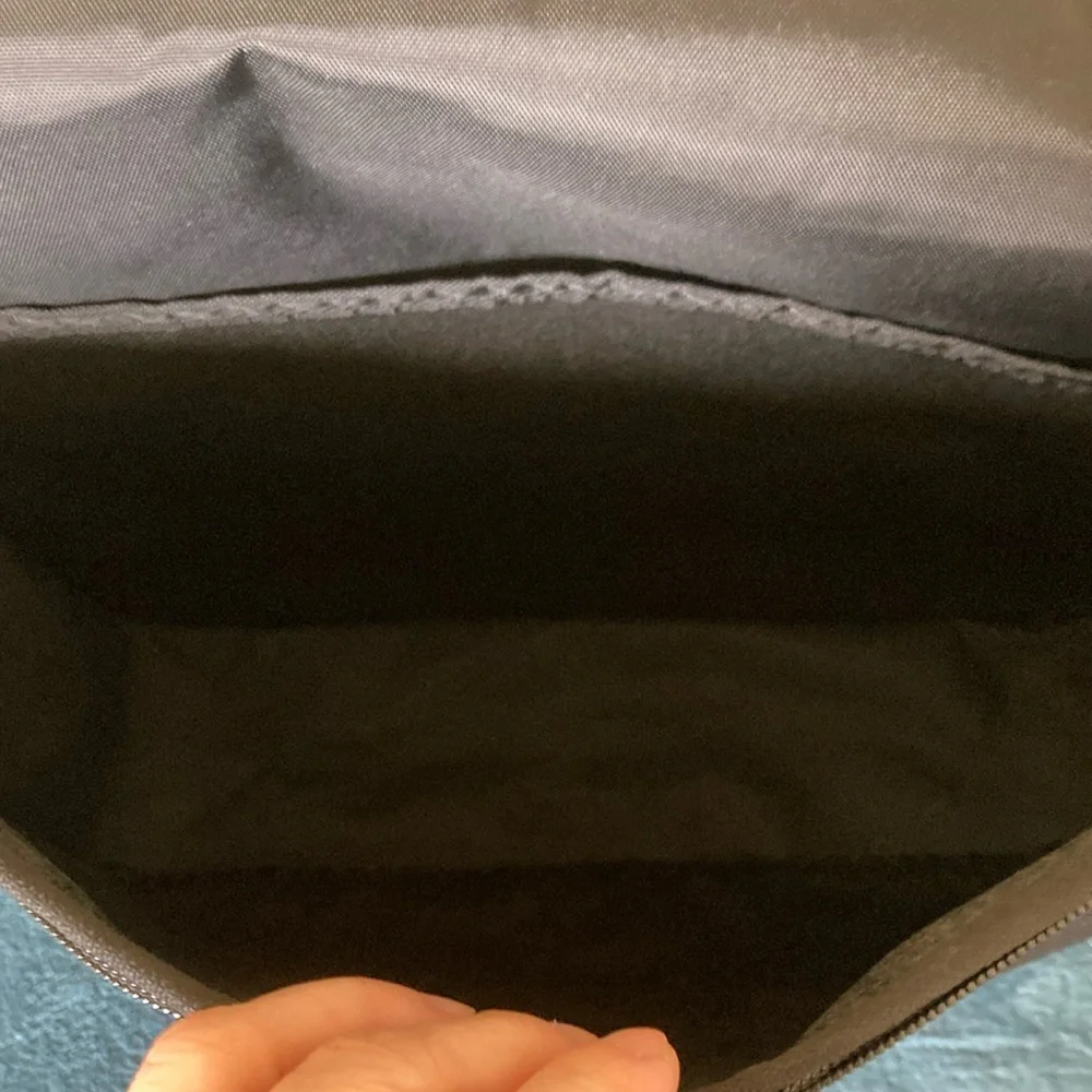 Manhattan Portage medium DJ Messenger Bag in black